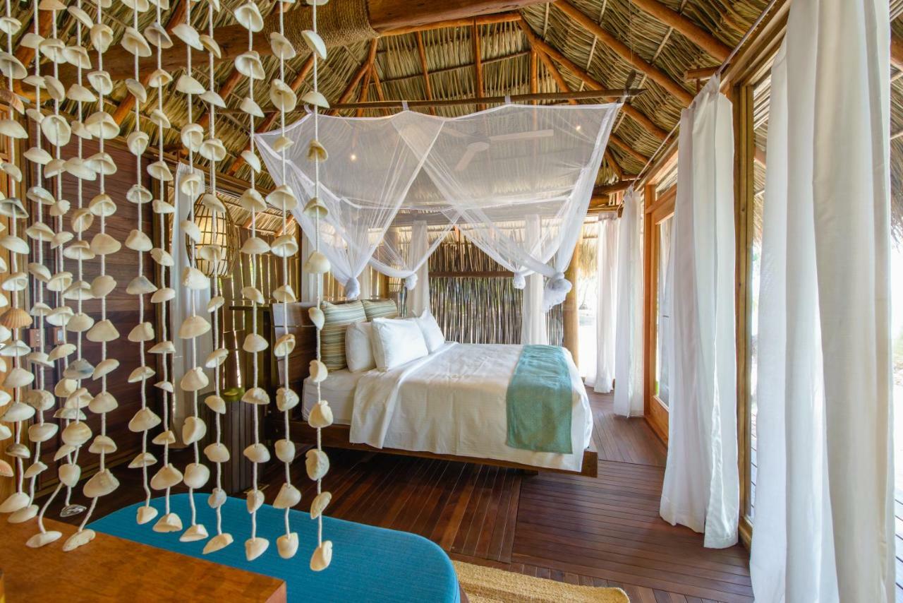 Calala Island Hotel Set Net Exterior photo