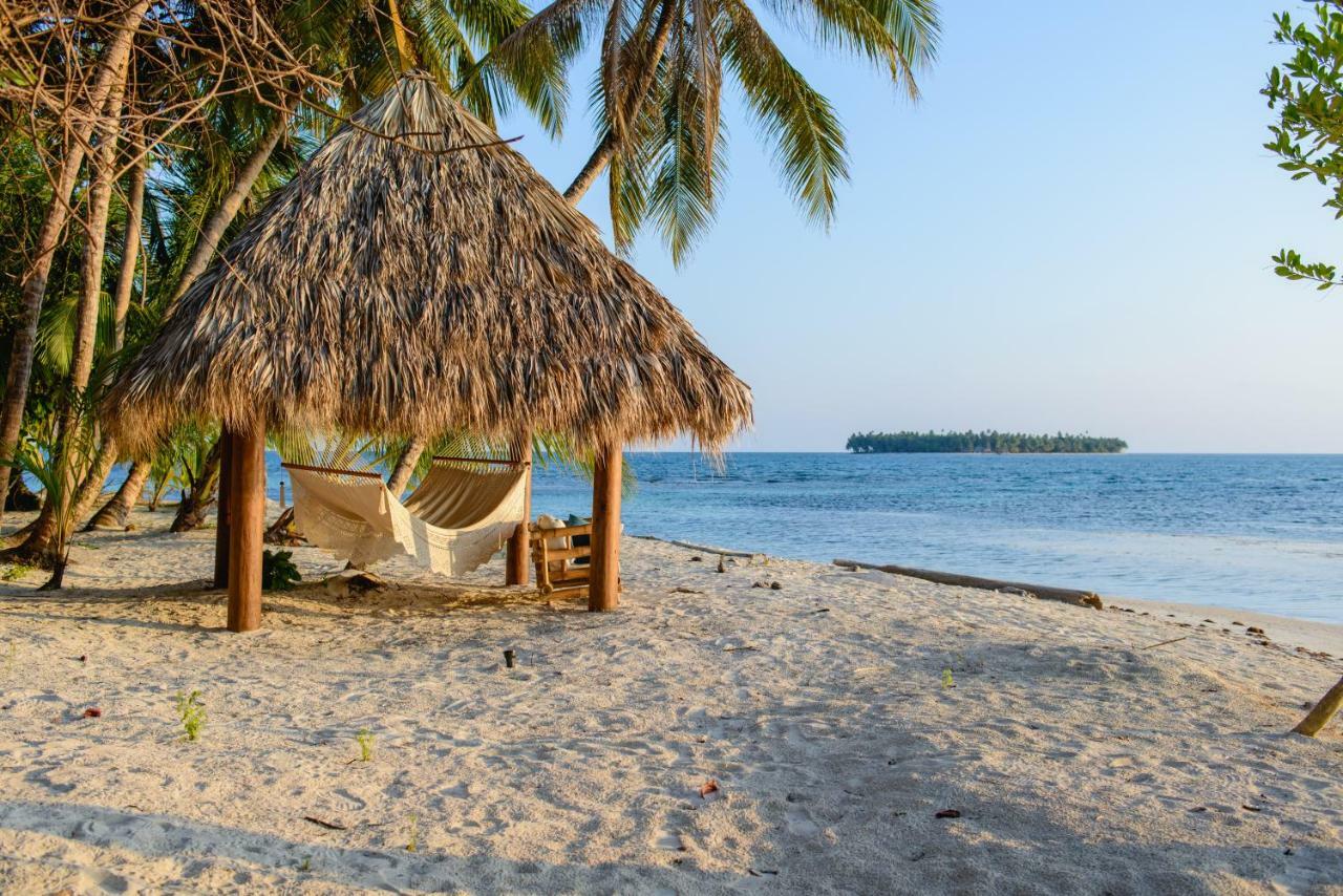 Calala Island Hotel Set Net Exterior photo